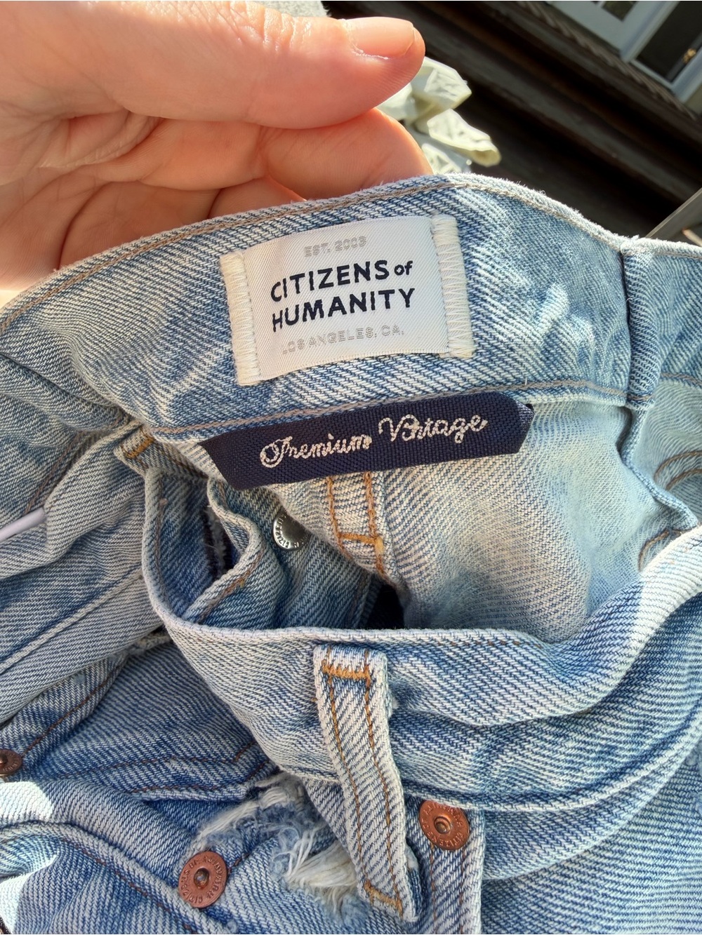 Citizens of Humanity Premium Vintage Barrel Leg Jeans Distressed raw hem size 30